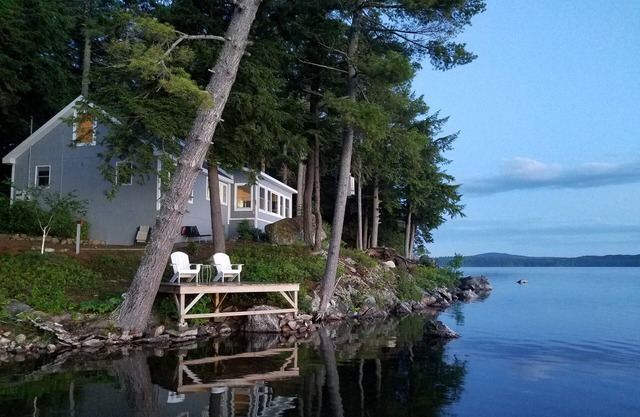 Un lugar perfecto para una escapada en pareja! Pintoresca casa de campo frente al lago.