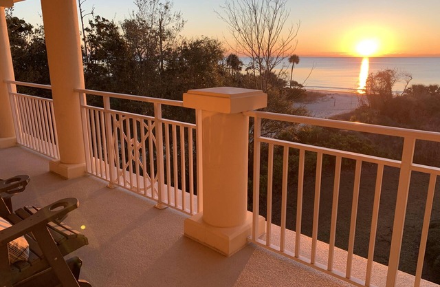 A Piece of Heaven: Oceanfront 3 BR/3 bath villa -- FREE golf cart!