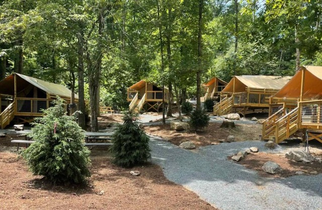 A Place You'll Surely Enjoy! Short Drive to Little Bradley Falls, Pet-Friendly