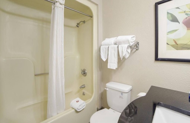 Una casa tranquila y cálida con instalaciones completas y transporte conveniente.