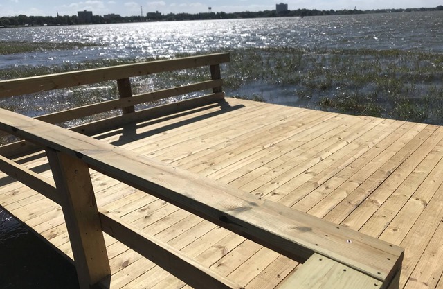 A spacious gem w/private lake front access, boating, restaurants, bars and more!