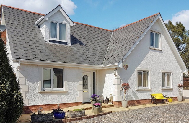 Alojamiento de 5 habitaciones en Llechryd, near Cardigan