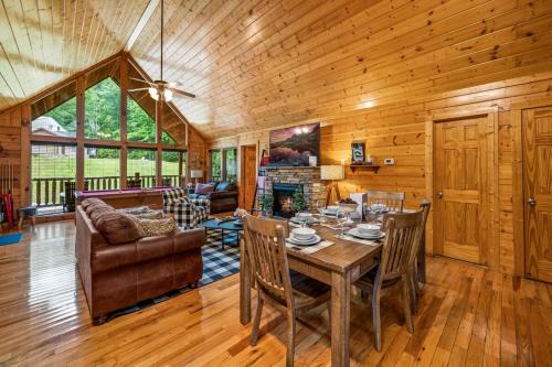 A Time to Remember - HotTub, Pool Table, Pool, Dollywood