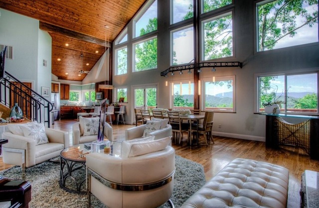 Una Secuencia Susurrante-Simplemente Lujosa, Espectacular, Exclusiva y Caliente TUB-Cerca de Hendersonville