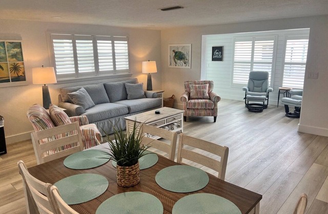 Casa Blanca - VA15 - Wake Up in Paradise