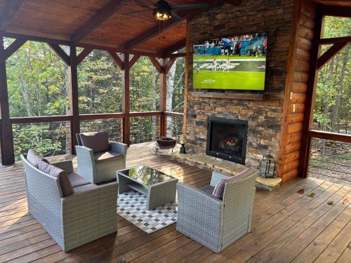 Above Expectations-New Exterior-Sleeps 8-Hot Tub-Games Galore-Nature