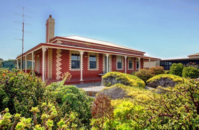 Absolute Beachfront Cottage - Seaside Retreat- Glorious North Shields