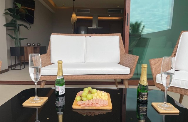 Refugio en Acapulco: Elegante Departamento con Acceso a Alberca y Playa