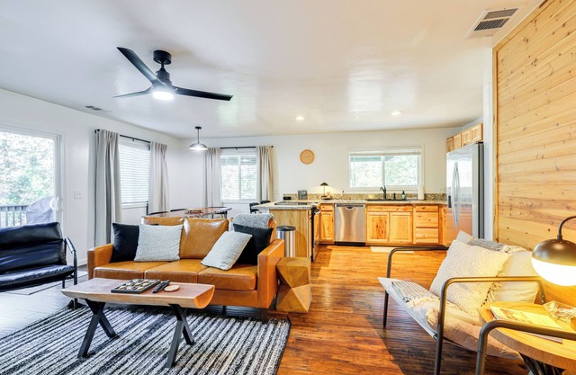 Access to Pine Mountain Lake: Family Cabin w/ Deck