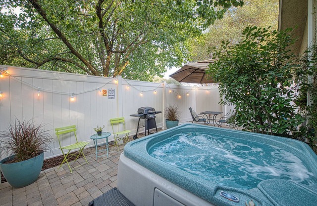 Acorn Cottage / Hot Tub / Yosemite Area