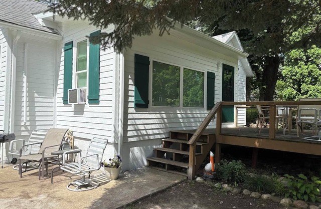 Adorable 2 bedroom house located across the street from Lake Minnewashta