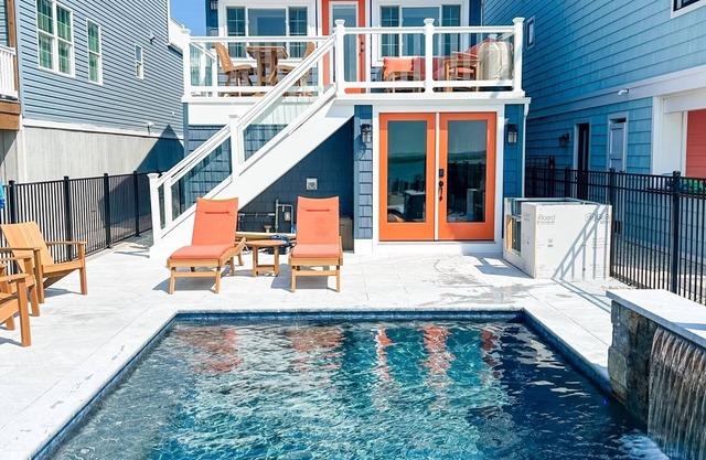 Adorable Bayfront Cottage w/ Heated Pool 2 Bed / 1 Bath