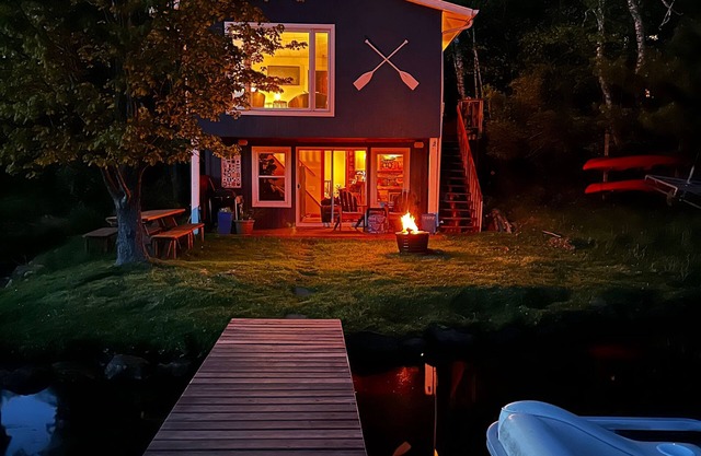 Adorable cabin right on Balsam Lake with gradual slope to Lake. Great for kids!