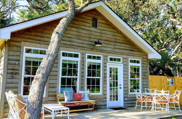 Adorable cabaña junto al mar - Vista al mar - 1/2 cuadra a pie de playa - Patio cercado