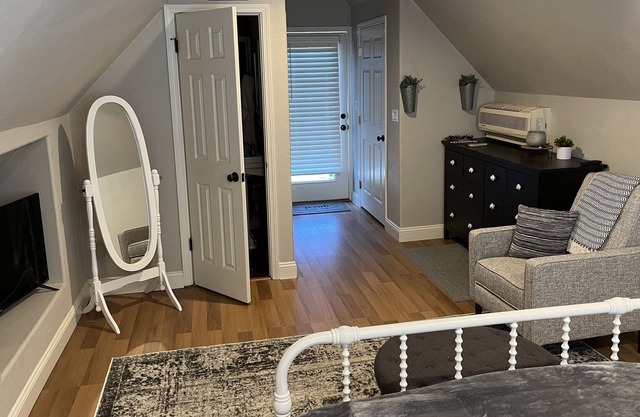 Adorable country studio