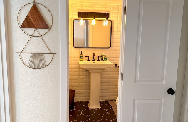 Adorable home blocks from sloans lake