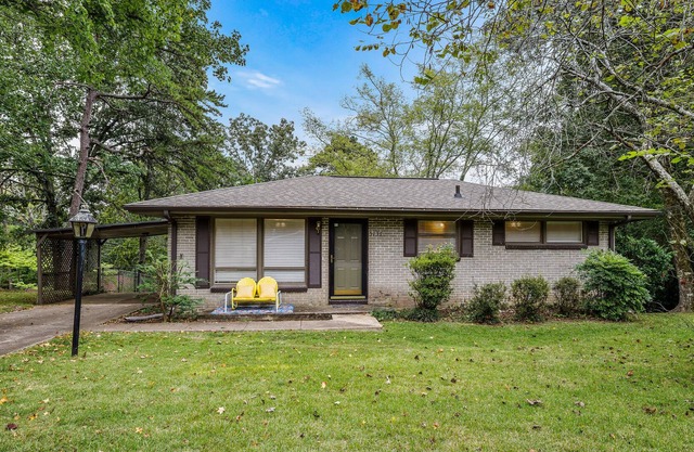 Adorable house in quiet neighborhood outside of B'ham