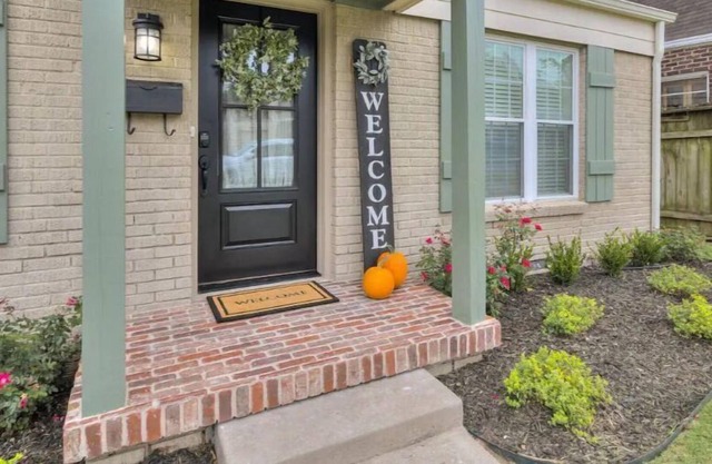 Adorable midtown bungalow