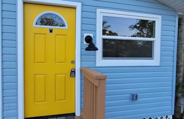 Adorable New Remodel W Cozy Guesthouse to Relax