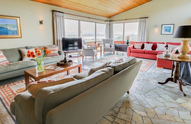 Ael Y Bryn - a sea view that sleeps 8 guests in 4 bedrooms