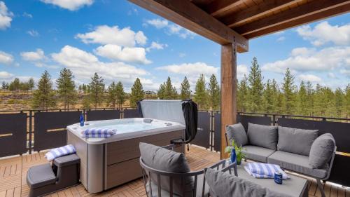 Aerie Stylish 6 Unit Buyout 15BDR Near Downtown Mountain Views Hot Tub