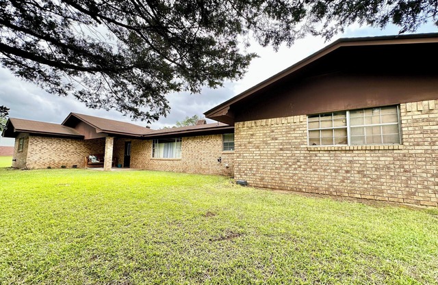 Affordable Comfort Near Toledo Town- Relax at The Toledo Bend Getaway