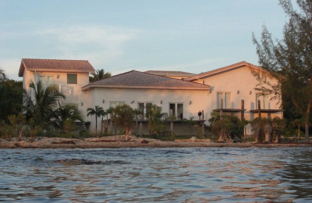 Asequible, enorme, frente al mar Villa con espectaculares puestas de sol