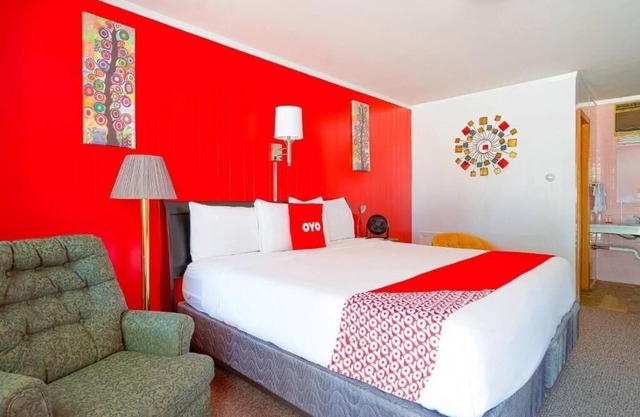 Affordable Stay w/ Parking Near Attractions & Dog Friendly