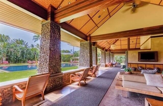 Aina Nalu 2bd/2ba 2 Bedroom Condo by Redawning