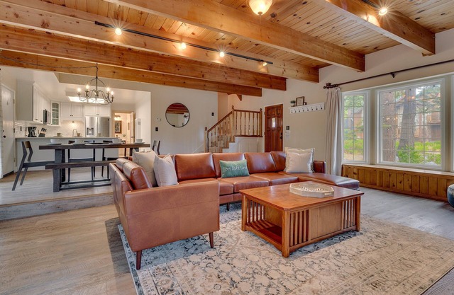 Air Conditioning, Outdoor Spa, 5 Mins to Heavenly/ Casinos/ Beaches: Little Bear Cabin