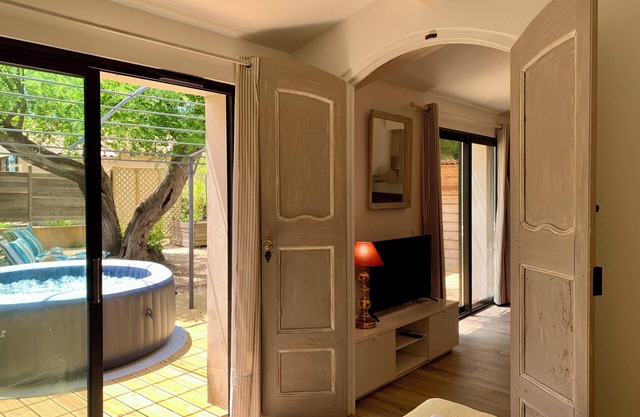 Air-conditioned flat garden & SPA + private parking countryside calm, bright.