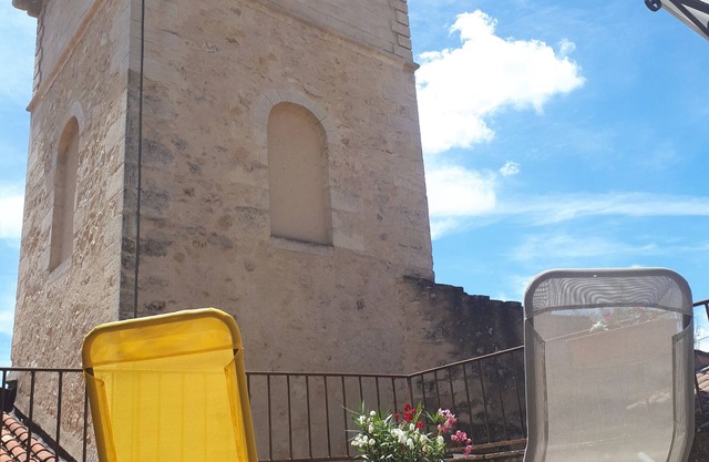Casa de pueblo "La Bourbounette" en piedra vista con gran terraza