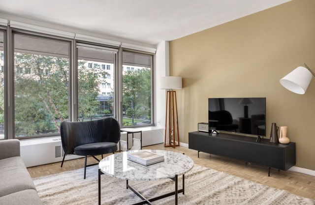 Airy Back Bay 1BR w/ Gym, nr Copley Sq, by Blueground