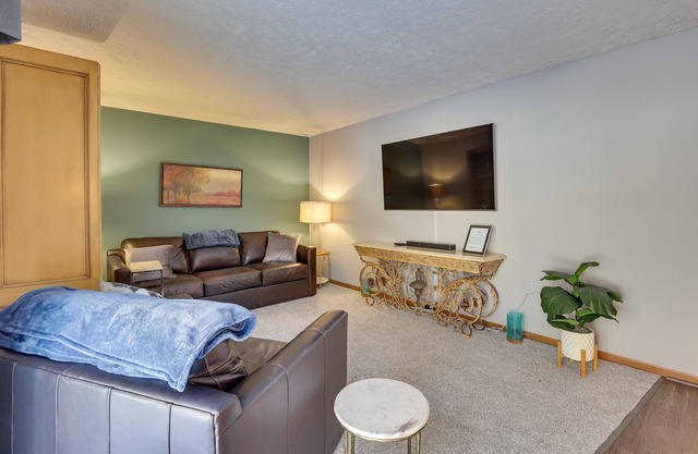 Akron Home w/ Deck: Walk to Towpath Trail!