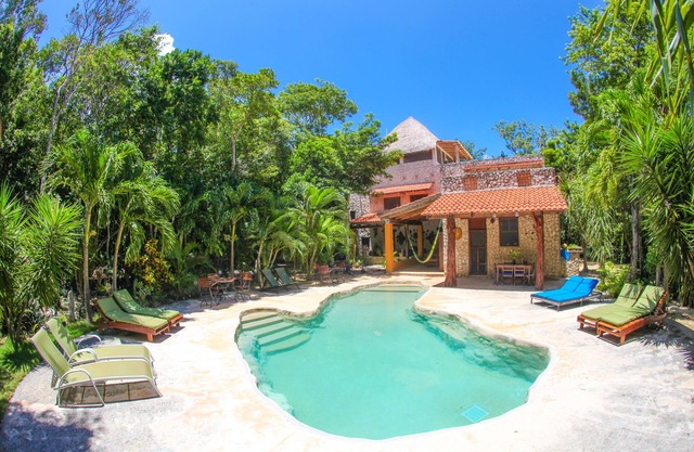 Akumal Jungle Villa 4 br, cenote privado y piscina