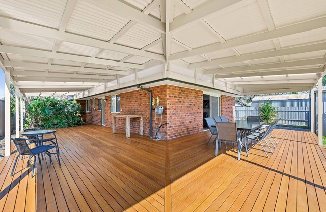 Aldinga Rose ~ Aldinga Beach - Homely Family Entertainer, 200m from the Beach ~ C21