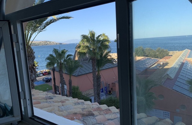 Ale Maison Cozy Penthouse Studio in Marina Sotogrande. 20 metres to the Beach