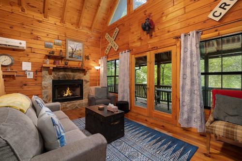 All Aboard - Log Cabin, Game Room, Hot Tub, Lake View, Private Dock - Blue Ridge, GA