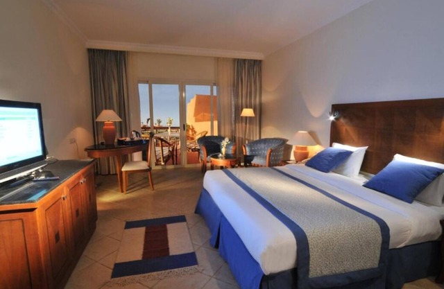 All-Inclusive Coastal Stay | 4 Rooms, Dive Reefs, Pool, Dining Options & Games