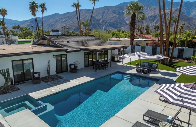 Alluring Palms - Resort-Style Private Backyard!