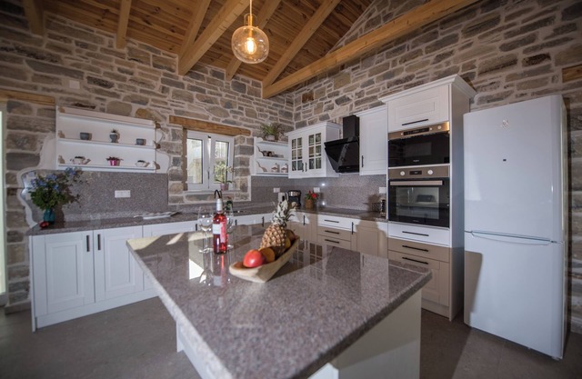 ALMOND SUNSET VILLA by Irenekomos apartments