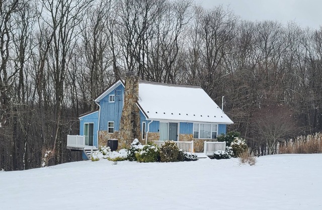 Almost Heaven! Minutes to Seven Springs.