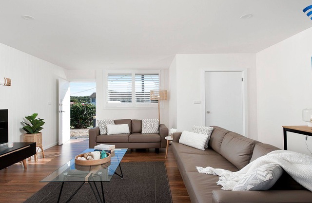 Aloha Beach House – Stay 3, Pay 2
