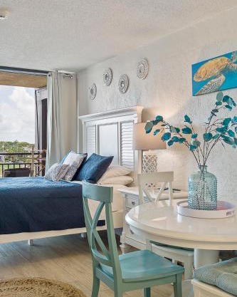Aloha Hibiscus Room,Sunset Views - Hawaiian Inn Beach Resort