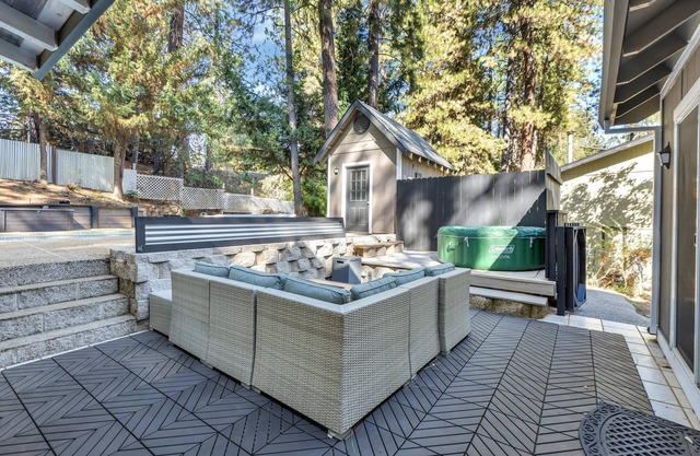 Alta Sierra’s Getaway home- pool, hot tub, golf course and private bar