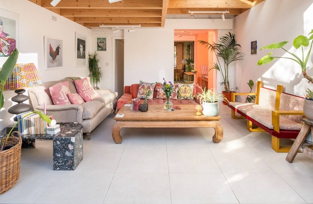 ALTIDO Modern design house w/ garden