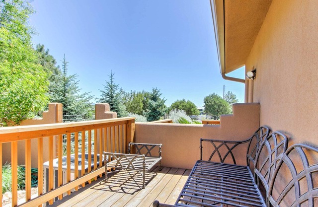 Dog-Friendly Alto Home en 1 Acre w / Deck!