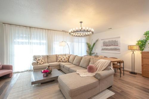 Amara Villa-Heated Pool and Spa, Game Room, Fire Pit, BBQ