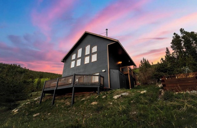 Amazing 10,000-Ft Views Vacation Retreat w/ Hot Tub & PS5 Fun