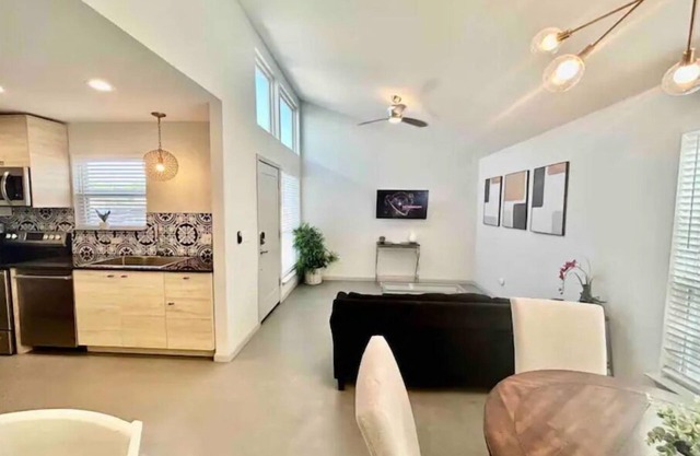 Amazing 2Bd home near Downtown